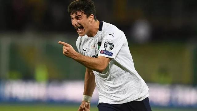 既充满热情 既充满热情